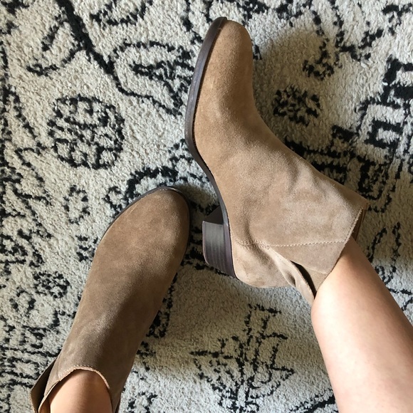 Lucky Brand Shoes - Lucky Brand Double Gore Chelsea Boot